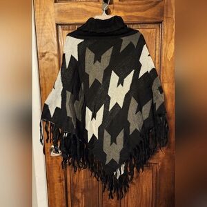 NWOT Black/White/Grey Sweater Poncho Jacket One Size